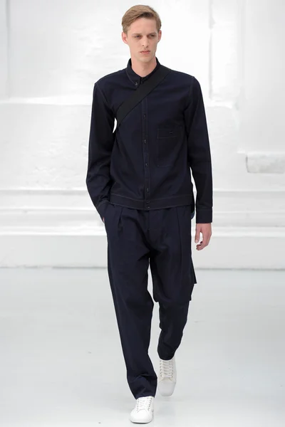 Look 10